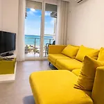 With Sea View 아파트 *