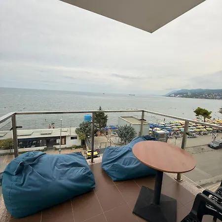 With Sea View דירה *